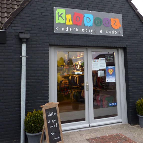 Signz-Belettering-Kiddooz-Geveldecoratie-001